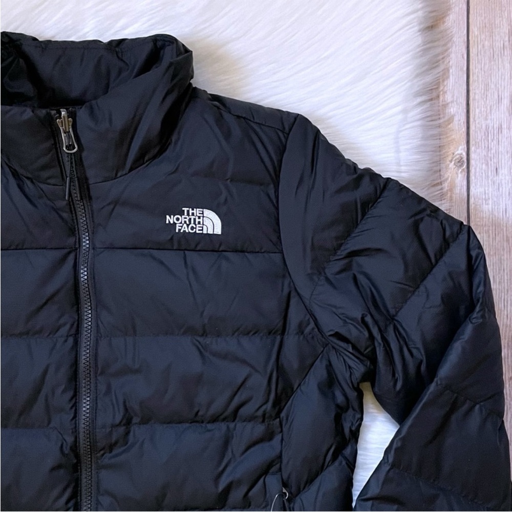 The North Face Women's Black Puffer Jacket - Picture 3 of 11